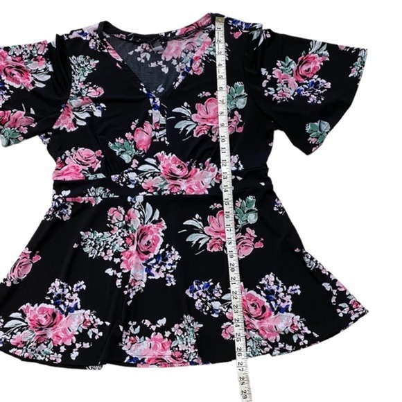 Torrid Womens Black Floral Flutter Sleeve V‎ Neck Peplum Top Size 0 (XL) - Picture 6 of 6
